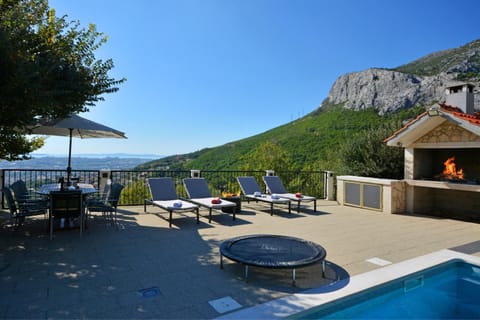 Natural landscape, View (from property/room), Mountain view, Pool view, Sea view, Swimming pool, sunbed