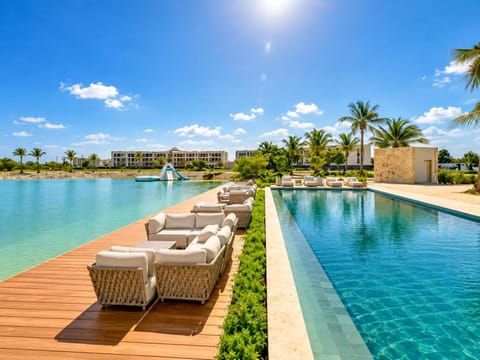 Pool view, Swimming pool, sunbed