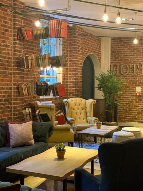 Communal lounge/ TV room, Library, Lobby or reception, Decorative detail, On site