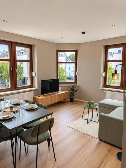 TV and multimedia, Living room, Seating area, Dining area, Evening entertainment