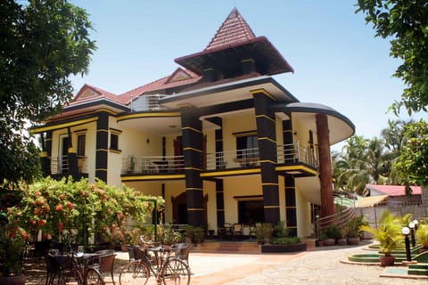 Facade/entrance