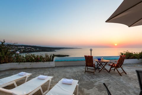 Property building, Summer, Garden, Balcony/Terrace, Decorative detail, Beach, Beach, On site, Sea view, Sunset