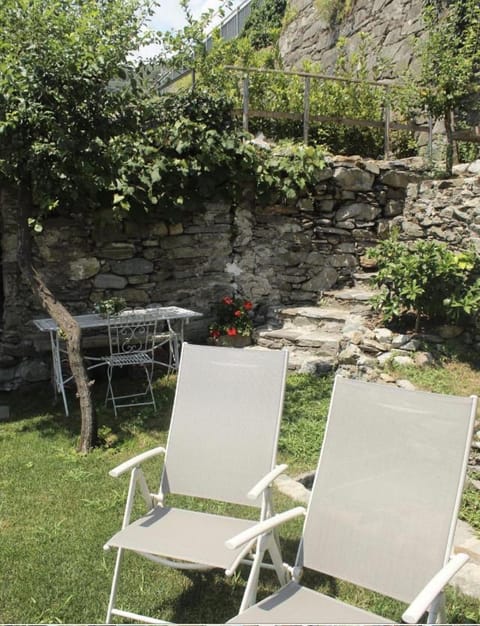 Camera Molly Bed and Breakfast in Cannero Riviera