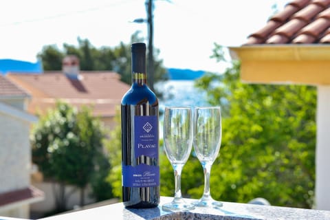 Garden view, Sea view, Street view, group of guests, Family