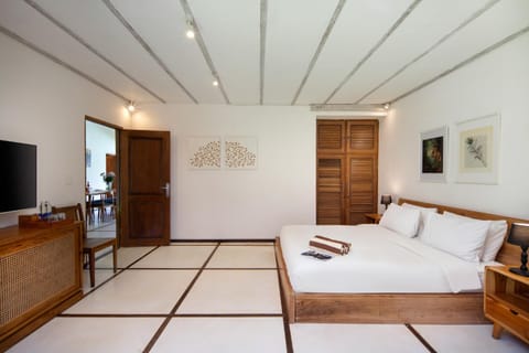 Bed, TV and multimedia, Bedroom, wardrobe