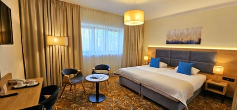 Bed, Living room, Photo of the whole room, Seating area, Bedroom