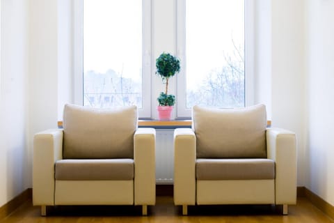 Seating area, Area and facilities