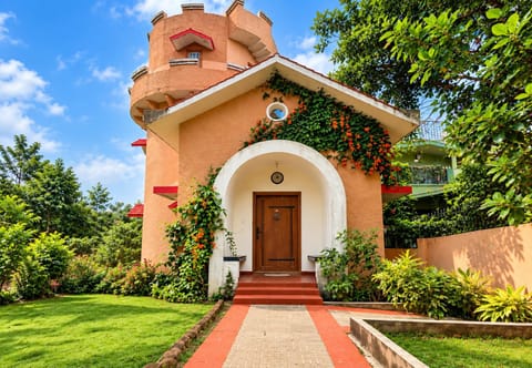 Property building, Facade/entrance, Spring, Day, Garden, Garden view