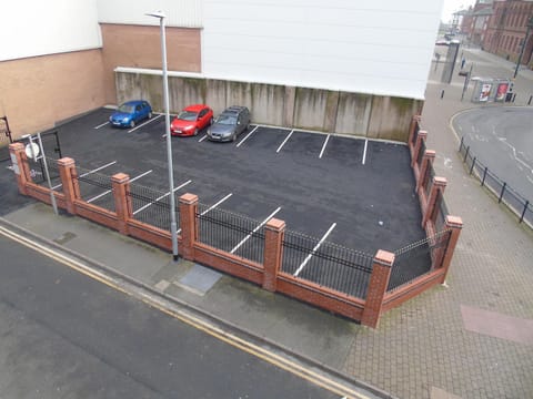 On site, Area and facilities