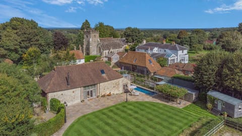Property building, Garden, Garden view, Pool view, Swimming pool