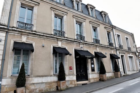 Property building, Facade/entrance