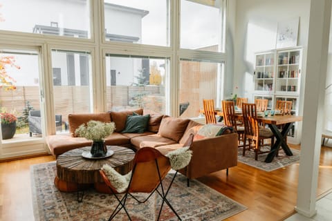 Living room, Dining area