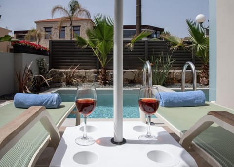 Day, Food and drinks, Pool view, Swimming pool