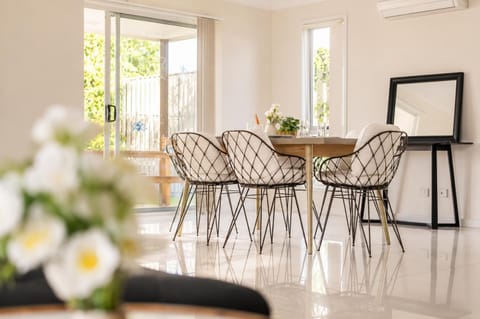 Dining area, Garden view, air conditioner
