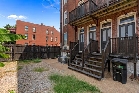 Property building, Street view