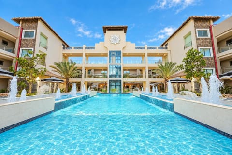 Property building, Day, Pool view, Swimming pool, sunbed