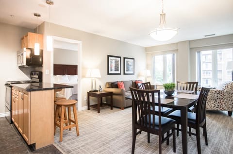 TV and multimedia, Kitchen or kitchenette, Living room, Seating area, Dining area