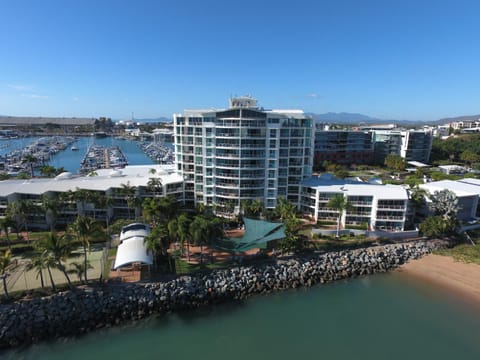 Facade/entrance, Bird's eye view, Sea view