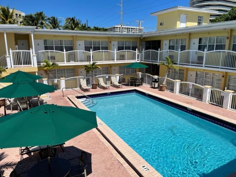 Swimming pool