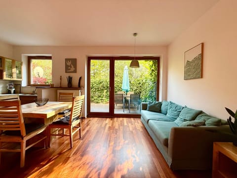 Garden, Kitchen or kitchenette, Living room, Seating area, Dining area, Garden view