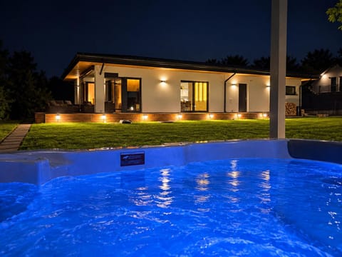 Property building, Night, Hot Tub, Garden view