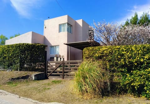 Property building, Spring, Day, Garden, Garden view