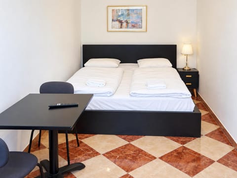 Property building, Bed, Bedroom