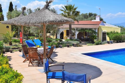 Property building, Patio, Balcony/Terrace, Swimming pool