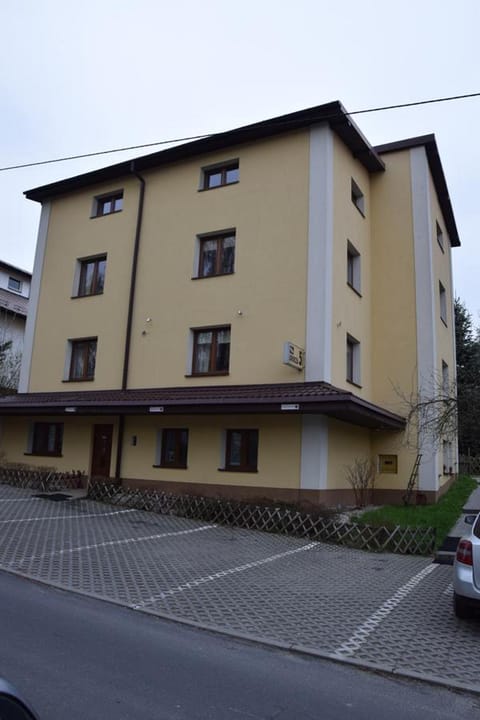 Property building, Day, Location, Parking