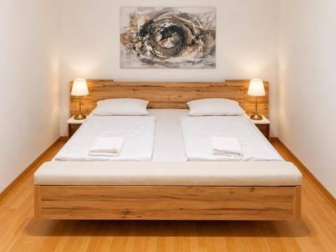 Property building, Bed, Bedroom