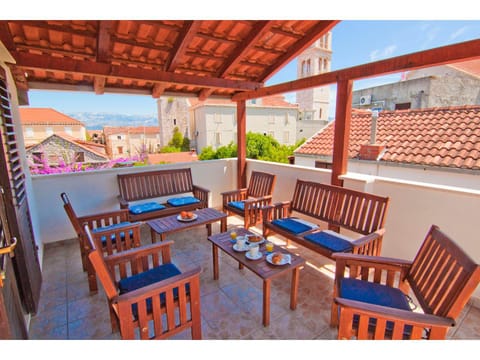 Balcony/Terrace, Food, Drinks