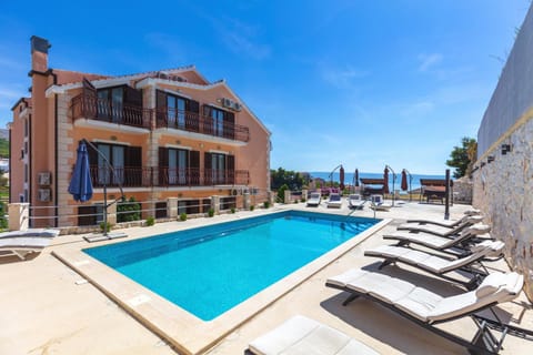 Property building, Patio, Day, Pool view, Sea view, Swimming pool, sunbed