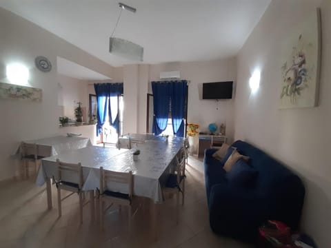 Communal lounge/ TV room, Lobby or reception