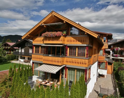 Property building, Balcony/Terrace, City view, Mountain view