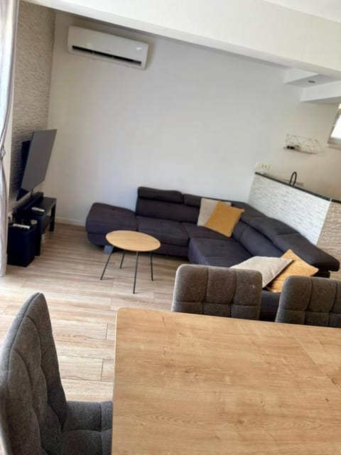 Living room, Dining area, air conditioner