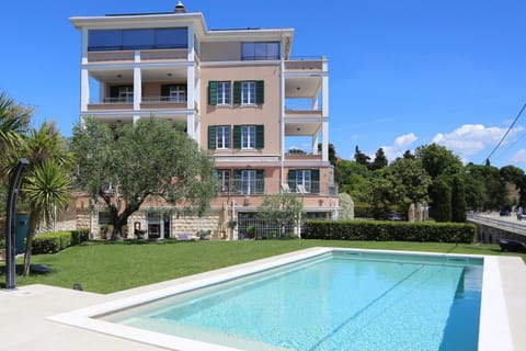 Property building, Day, Garden, Swimming pool
