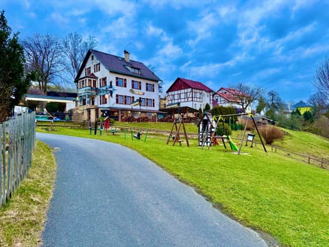 Property building, Restaurant/places to eat