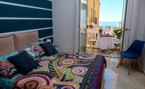 Bed, Balcony/Terrace, Photo of the whole room, Bedroom, Sea view