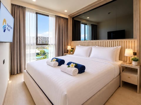 Bed, TV and multimedia, Bedroom, towels