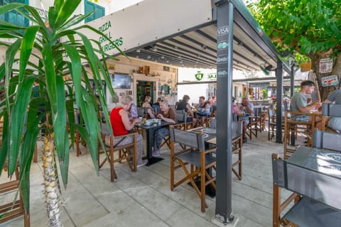 Patio, Restaurant/places to eat