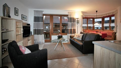 TV and multimedia, Balcony/Terrace, Kitchen or kitchenette, Living room, Seating area, Dining area