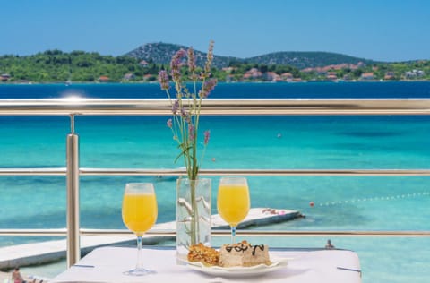 View (from property/room), Balcony/Terrace, Beach, Sea view, Drinks