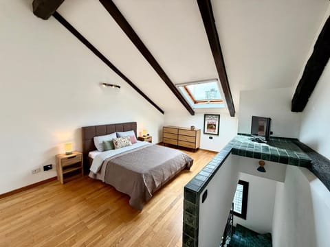Bed, TV and multimedia, Photo of the whole room, Bedroom