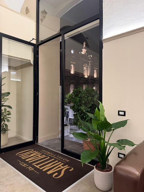 Facade/entrance