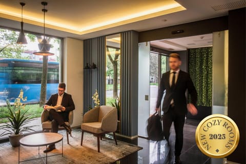 People, Lobby or reception, Business facilities, Seating area, Text overlay, group of guests