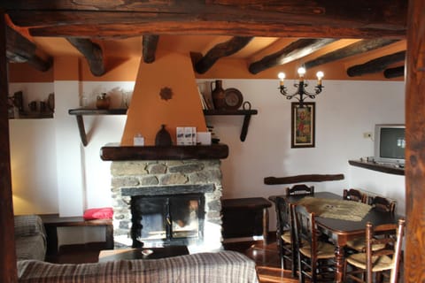 Living room, Decorative detail, Seating area, Dining area