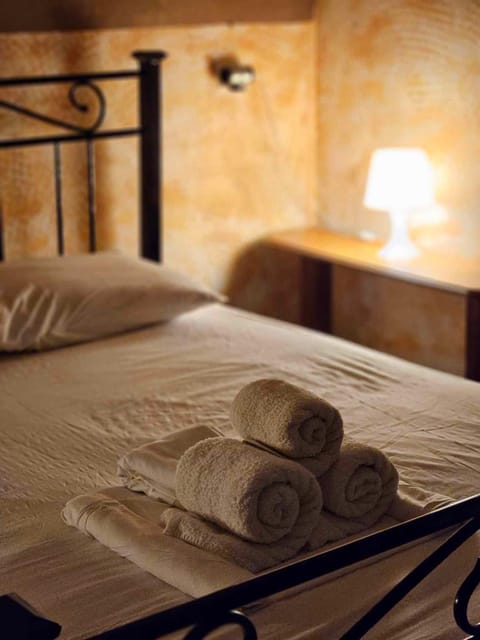 Bedroom, towels