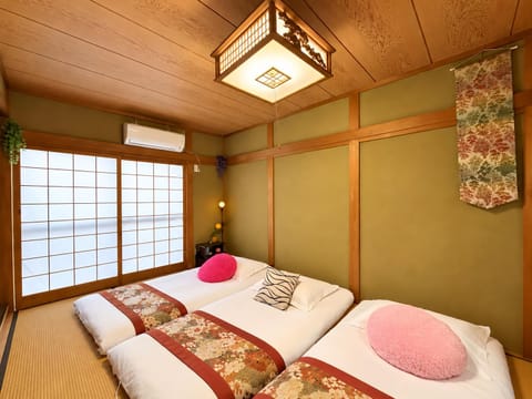 Bed, Photo of the whole room, Bedroom, wardrobe, air conditioner