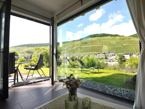 Balcony/Terrace, Balcony/Terrace, Living room, Garden view, Garden view, Landmark view, Landmark view, River view, River view