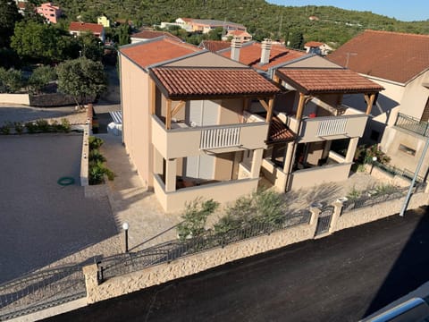 Neighbourhood, Bird's eye view